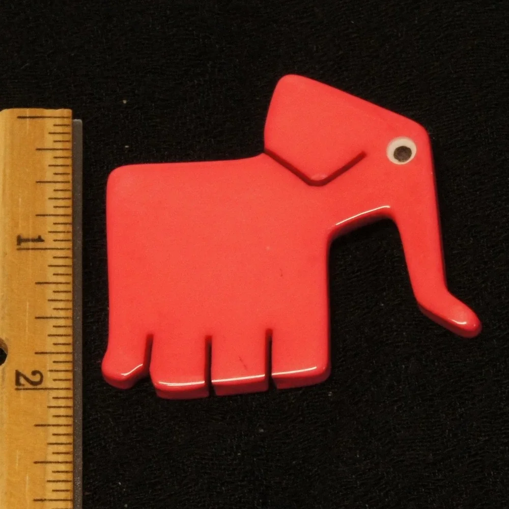 Vintage Retro Elephant Brooch Salmon Pink Plastic Pin Mid‎ Century Modern Style